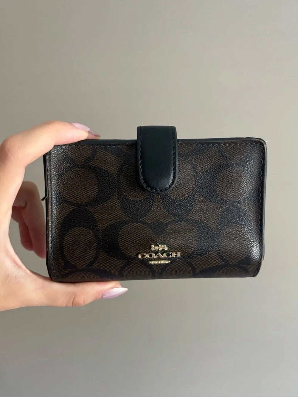 Coach Signature Medium Corner Zip Wallet